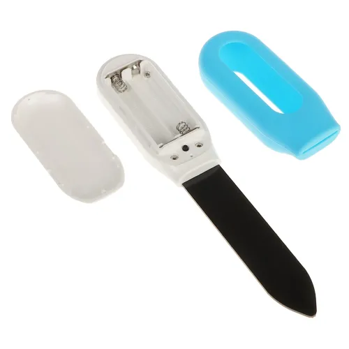 The image shows a battery-operated electronic shoe polisher with a sleek black polishing surface and a detachable white casing. It includes a blue protective cover and an open compartment for batteries.